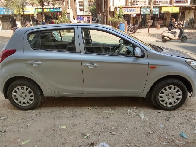 Buy Used Hyundai i20 2010 in Ahmedabad | Digital Car House