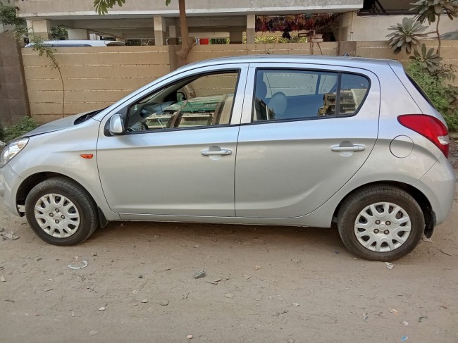 Buy Used Hyundai i20 2010 in Ahmedabad | Digital Car House