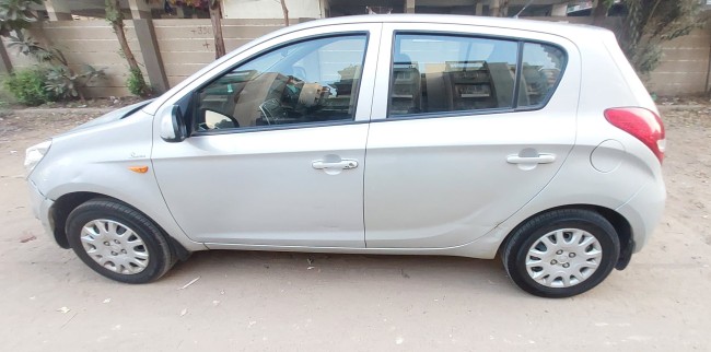 Buy Used Hyundai i20 2010 in Ahmedabad | Digital Car House