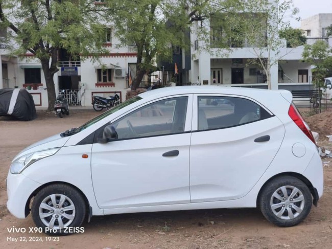 Buy Used Hyundai Eon  2013 in Gandhinagar | Digital Car House